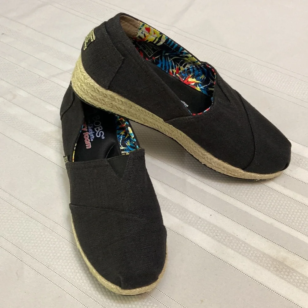 Bobs Skechers with Memory Foam & Arch Pillow Womens Slip On Loafer- size 8.5
